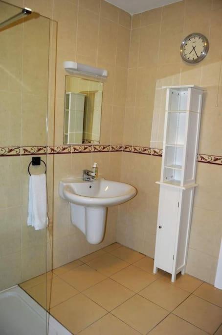 Twin Lake View - Bungalow In Pontoon Foxford Εξωτερικό φωτογραφία